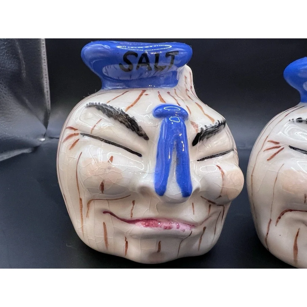 Vtg ceramic‎ salt and pepper shakers onion Garlic anthropomorphic Blue Kitschy